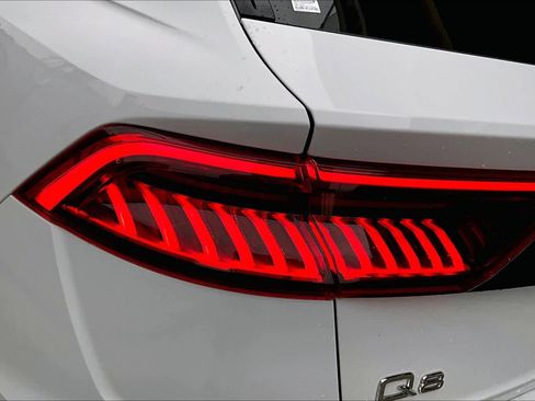Used 2019 Audi Q8 Prestige w/ Luxury Package image 28