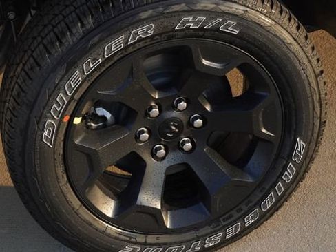 New 2026 RAM 1500 4x4 Crew Cab image 11