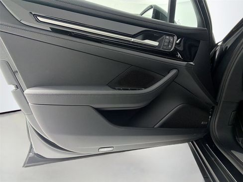 New 2025 Porsche Panamera 4 image 6