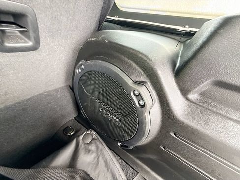 Used 2022 Jeep Wrangler Unlimited Sahara AWD/4WD image 32