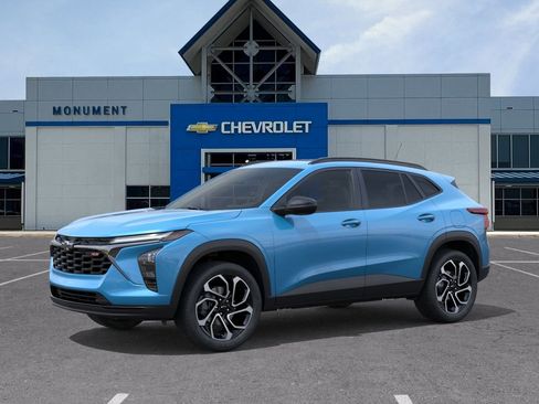 New 2026 Chevrolet Trax RS w/ Sunroof Package FWD image 2