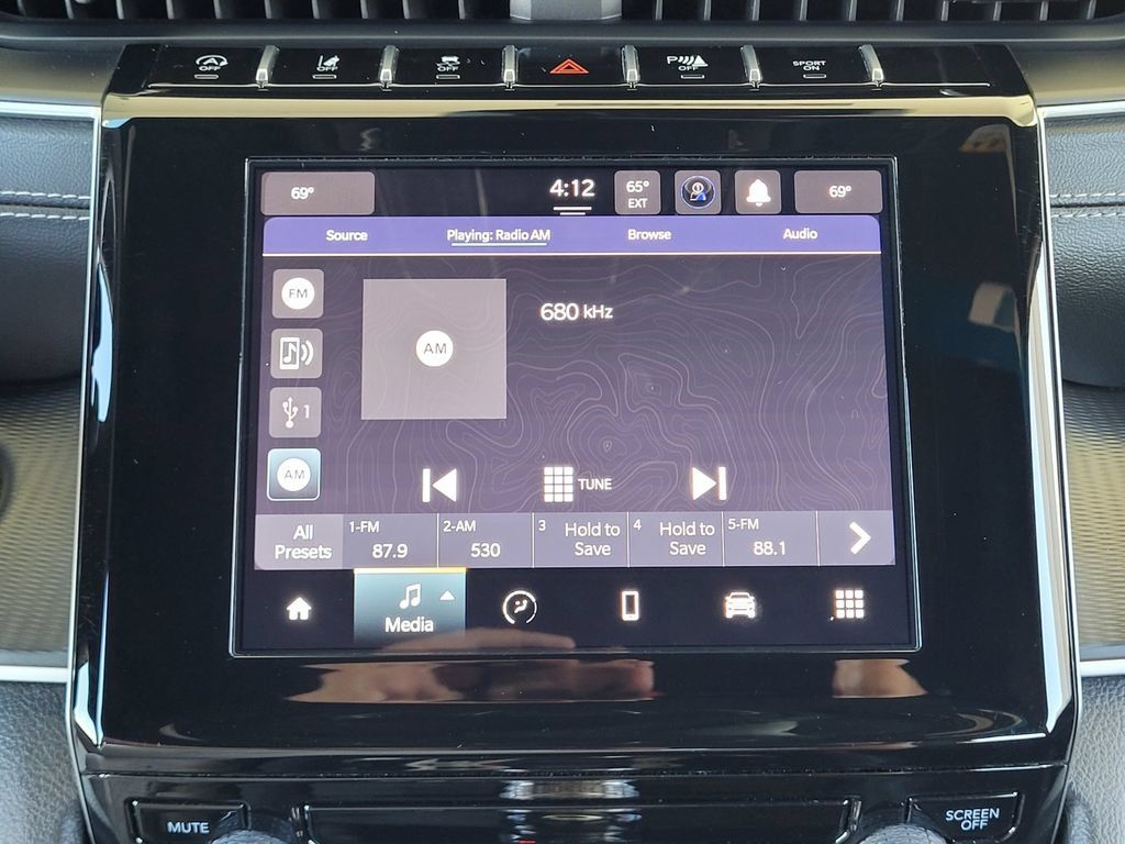 Used 2024 Jeep Grand Cherokee L Laredo AWD/4WD image 11