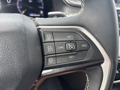 Used 2023 Jeep Grand Cherokee Laredo w/ Luxury Tech Group I AWD/4WD image 21