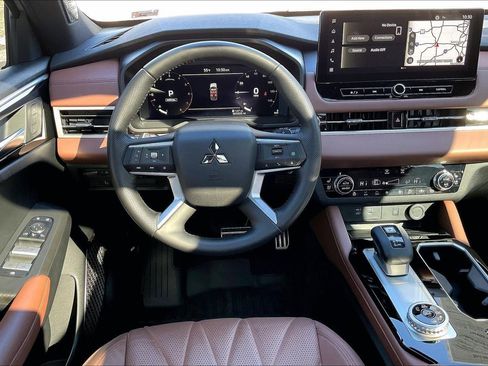 Used 2025 Mitsubishi Outlander SEL image 5