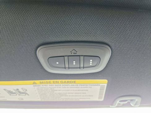 Used 2024 Chrysler Pacifica Limited w/ S Appearance Package FWD image 39
