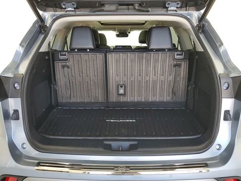 Used 2022 Toyota Highlander Platinum AWD/4WD image 11