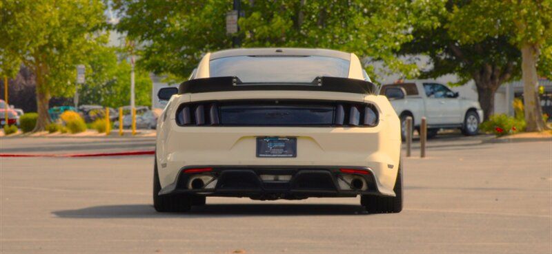 Used 2017 Ford Mustang GT Premium w/ GT Performance Package RWD image 10