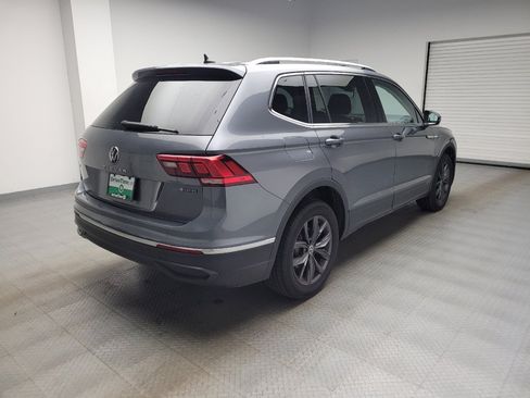 Used 2022 Volkswagen Tiguan SE AWD/4WD image 9