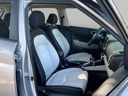 Certified 2026 Hyundai Venue SEL FWD image 9