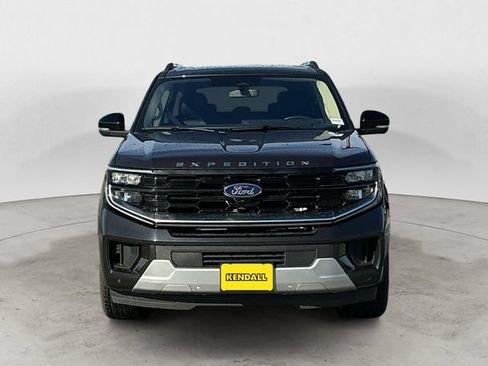 Used 2025 Ford Expedition Platinum w/ Driver's Package AWD/4WD image 8