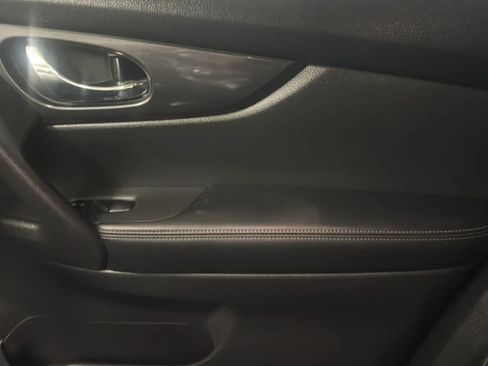 Used 2017 Nissan Rogue S FWD image 17