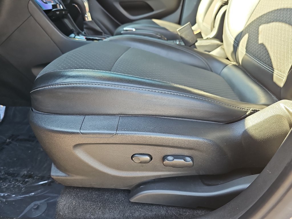 Used 2019 Buick Encore Preferred w/ LPO, Active Package FWD image 29