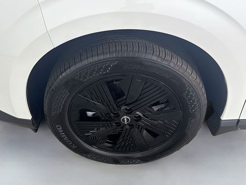 Used 2025 Nissan Murano SV image 38