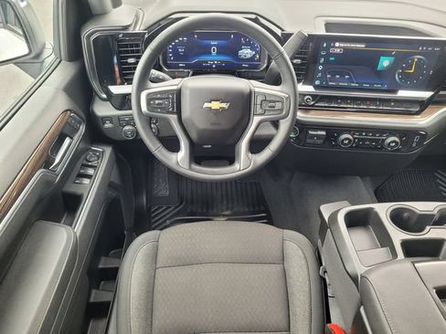 Used 2025 Chevrolet Silverado 1500 LT AWD/4WD image 16