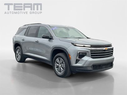 Used 2025 Chevrolet Traverse LT