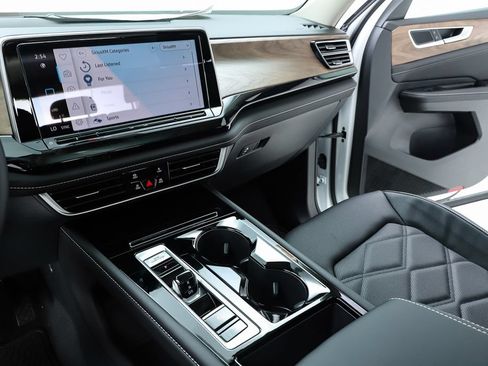 New 2026 Volkswagen Atlas SE FWD image 23