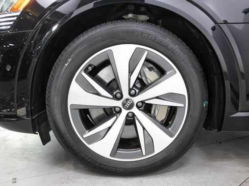 Used 2024 Audi Q8 e-tron Premium Plus w/ Premium Plus Package AWD/4WD image 32