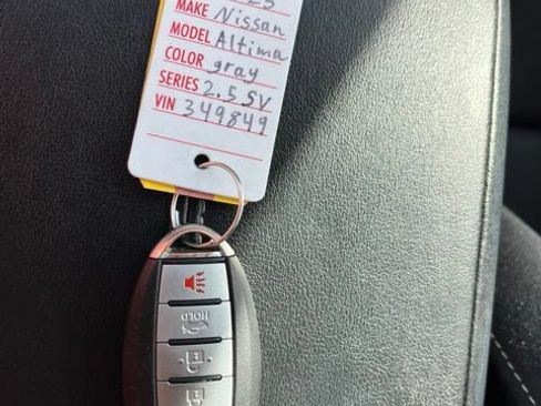 Used 2025 Nissan Altima 2.5 SV FWD image 45