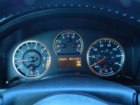 Used 2010 Nissan Armada Titanium image 21