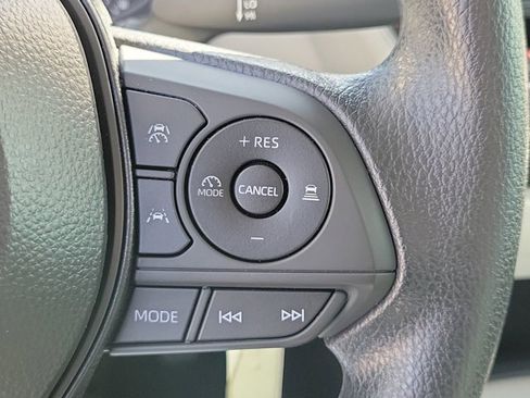 Used 2025 Toyota Corolla LE image 31