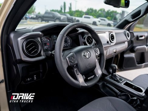 Used 2016 Toyota Tacoma TRD Off-Road image 29