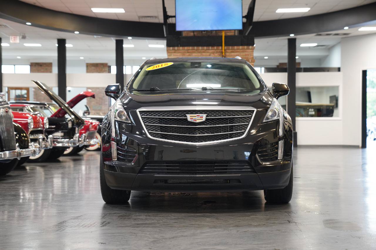 Used 2018 Cadillac XT5 Luxury w/ LPO, Black Ice Package FWD image 3
