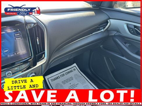 Used 2022 Chevrolet Traverse LT image 38