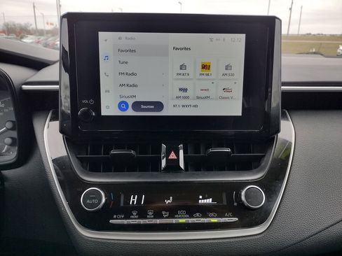 Used 2024 Toyota Corolla LE image 3