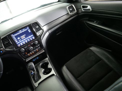 Used 2021 Jeep Grand Cherokee Laredo X AWD/4WD image 11