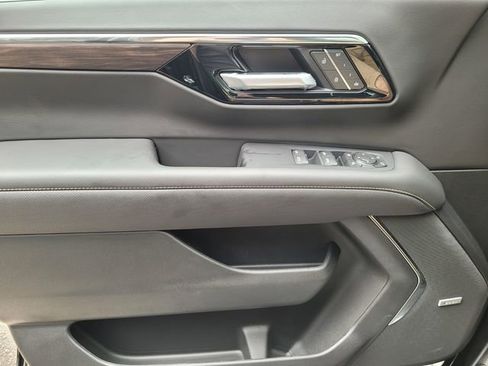 New 2025 Chevrolet Suburban Premier image 22