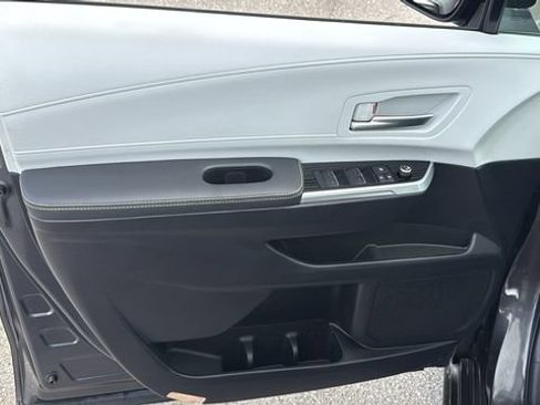 Used 2025 Toyota Sienna XSE w/ XSE Plus Package FWD image 18