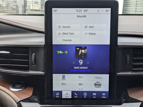 Used 2022 Ford Explorer King Ranch w/ Premium Technology Package image 16