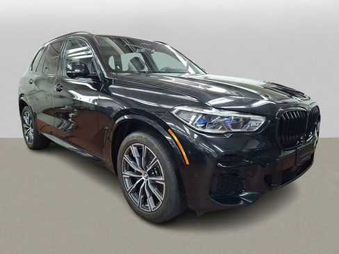 Used 2022 BMW X5 xDrive40i w/ M Sport Package AWD/4WD image 3
