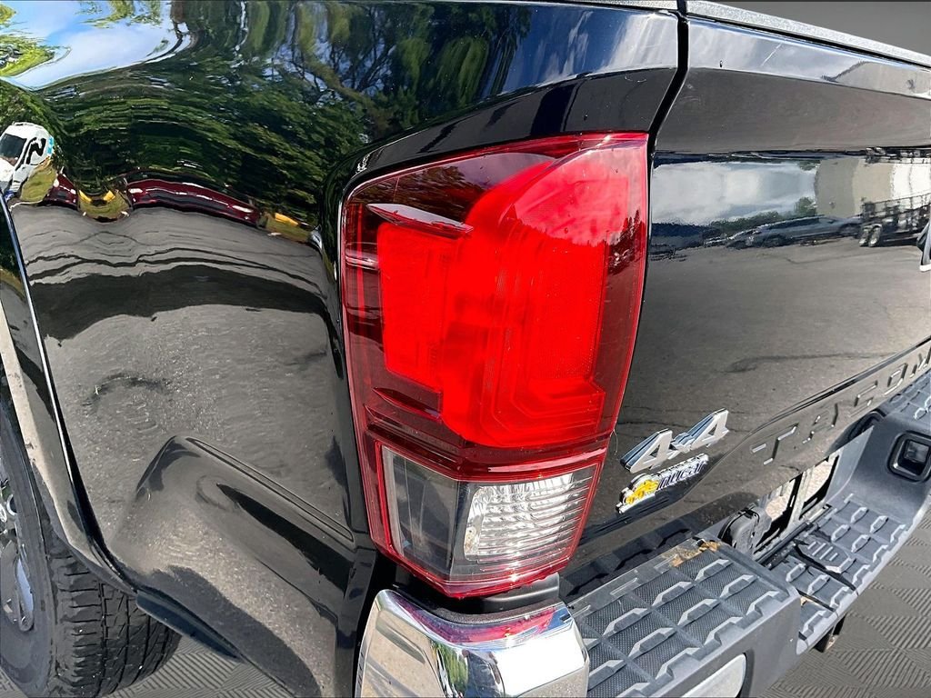 Certified 2021 Toyota Tacoma SR5 AWD/4WD image 34