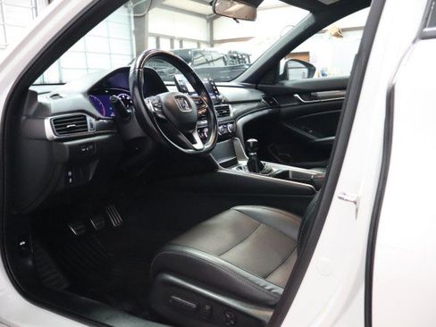 Used 2018 Honda Accord Sport image 6
