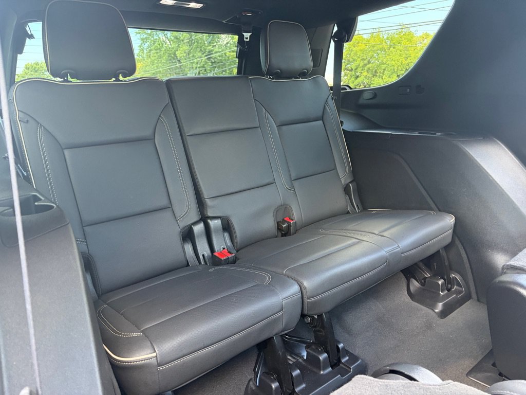 Used 2024 GMC Yukon SLT w/ SLT Luxury Package AWD/4WD image 32