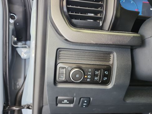 Used 2026 Ford F250 Platinum AWD/4WD image 14
