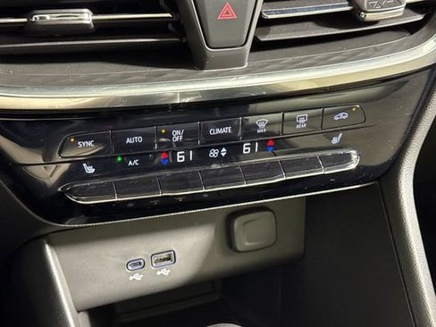 Used 2024 Buick Encore GX Avenir w/ Avenir Technology Package AWD/4WD image 34