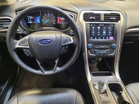 Used 2017 Ford Fusion SE w/ Fusion SE Technology Package image 22