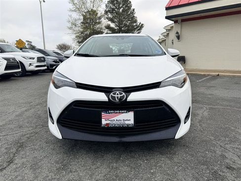 Used 2018 Toyota Corolla LE FWD image 2