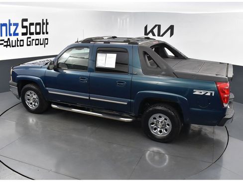 Used 2005 Chevrolet Avalanche Z71 w/ Sun And Sound Package image 11