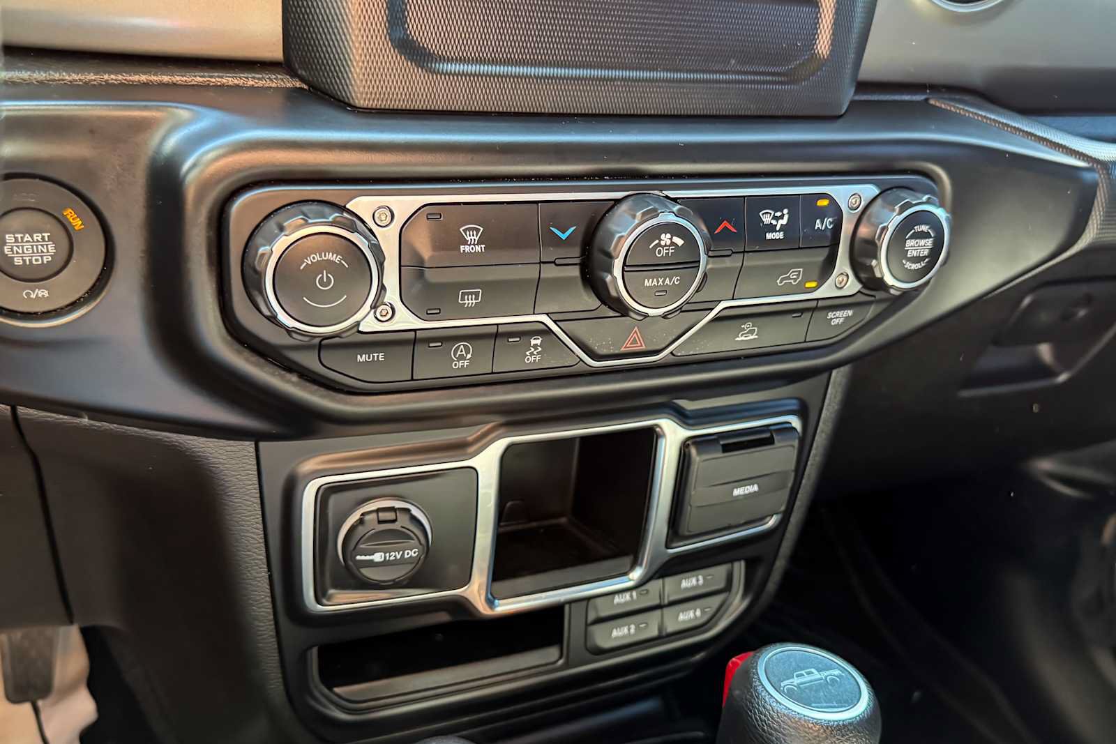 Certified 2022 Jeep Gladiator Sport AWD/4WD image 19