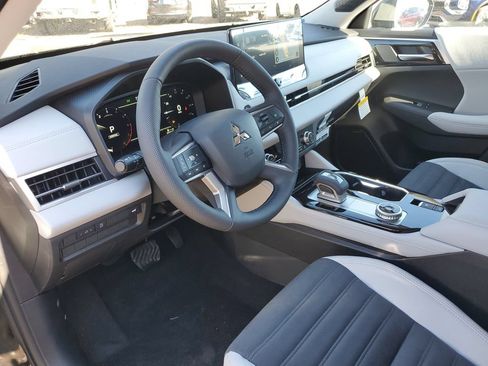 New 2026 Mitsubishi Outlander SE FWD image 12