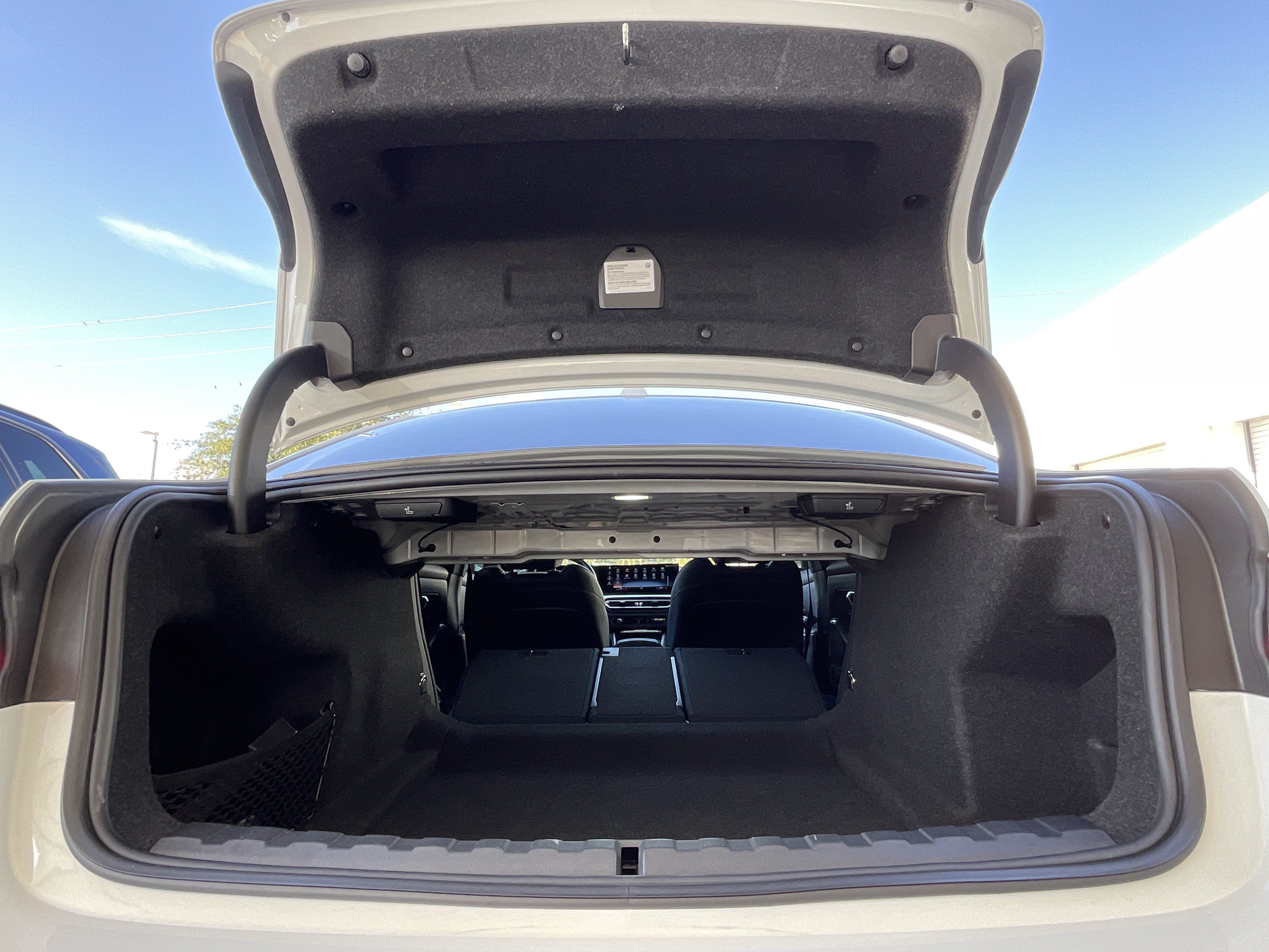 Certified 2024 BMW 330i Sedan w/ M Sport Package RWD image 33