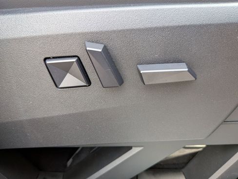 Used 2024 Tesla Cybertruck AWD Crew Cab image 37
