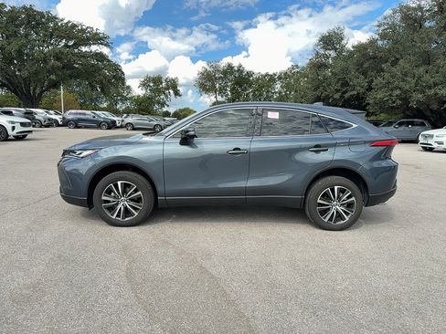 Used 2024 Toyota Venza LE image 3