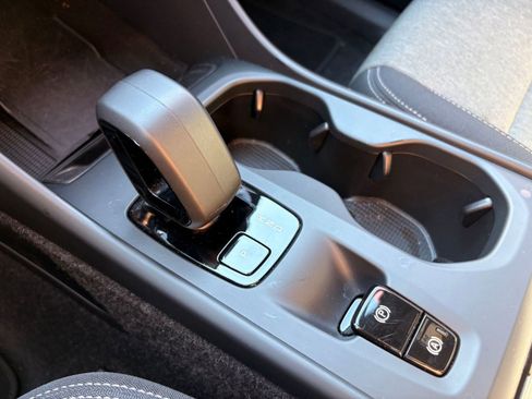 Certified 2025 Volvo XC40 B5 Core image 19