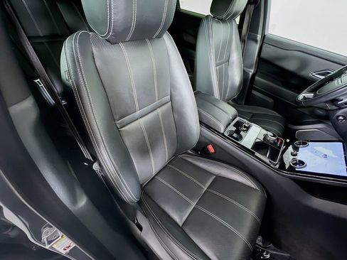 Used 2019 Land Rover Range Rover Velar R-Dynamic SE image 29