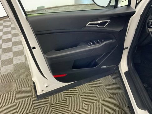 Used 2023 Kia Sportage LX AWD/4WD image 24