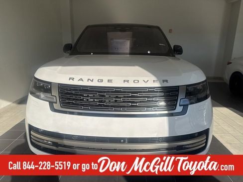 Used 2023 Land Rover Range Rover SE image 2